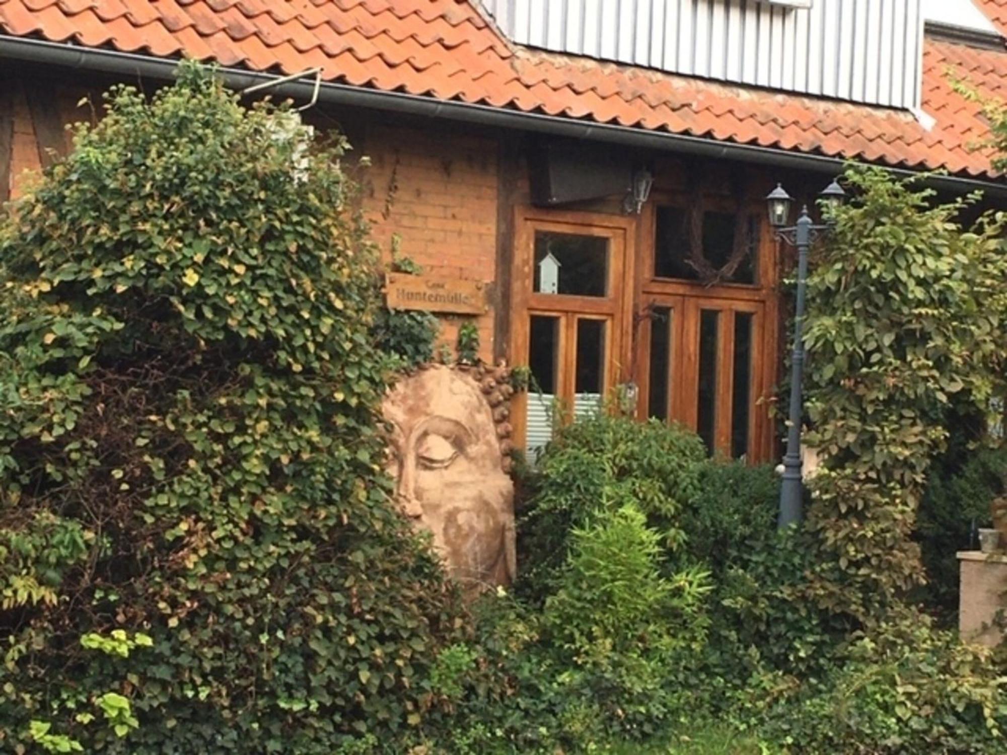 Grosse Hobbithoehle Mit Gemeinschaftsgarten Neustadt am Rübenberge Zewnętrze zdjęcie