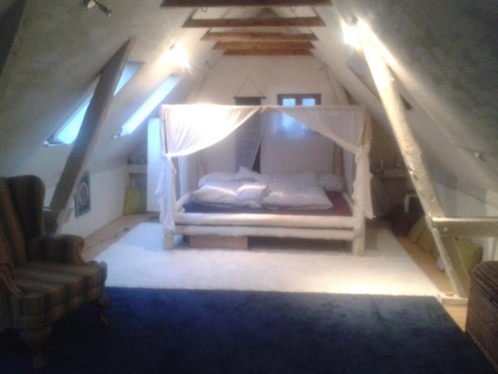 Grosse Hobbithoehle Mit Gemeinschaftsgarten Neustadt am Rübenberge Zewnętrze zdjęcie
